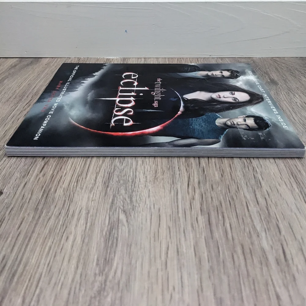Price⬇️The Twilight Saga: Eclipse Illustrated Movie Companion - Picture 4 of 4